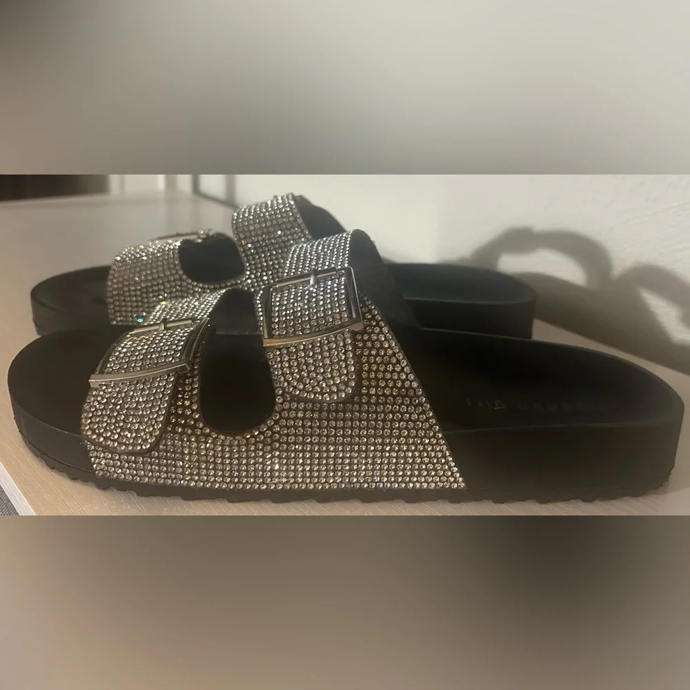 NWOTs! Madden Girl Silver Rhinestone Sandals Sz 9 - Picture 3 of 6